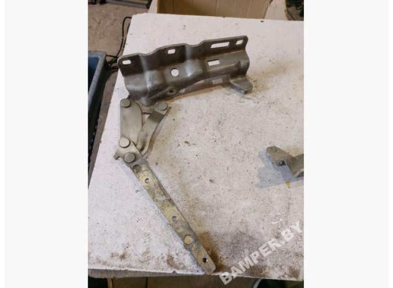 Петля капота левая к Mercedes C W203, 2003г.