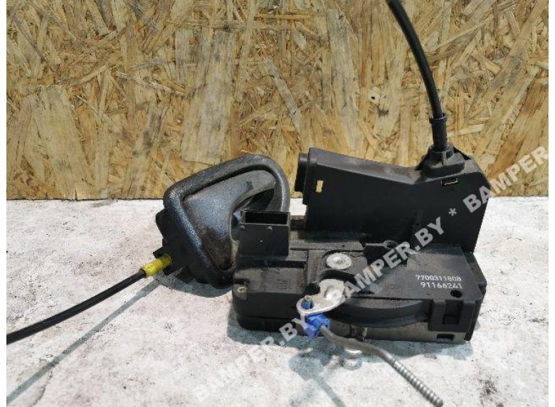 Замок двери передней правой к Opel Vivaro, 2003г.