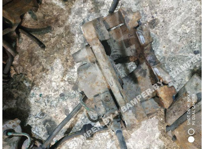 Суппорт передний левый к Renault Espace, 2004г.