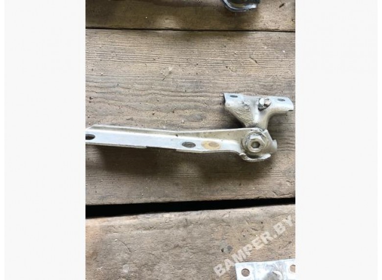 Петля капота левая к Audi 80