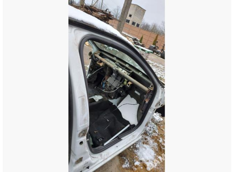 Уплотнитель двери передней правой к Dacia Sandero, 2008г.