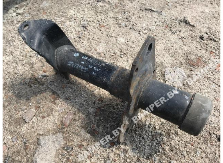 Кронштейн крепления бампера переднего к Volkswagen Passat, 1998г.