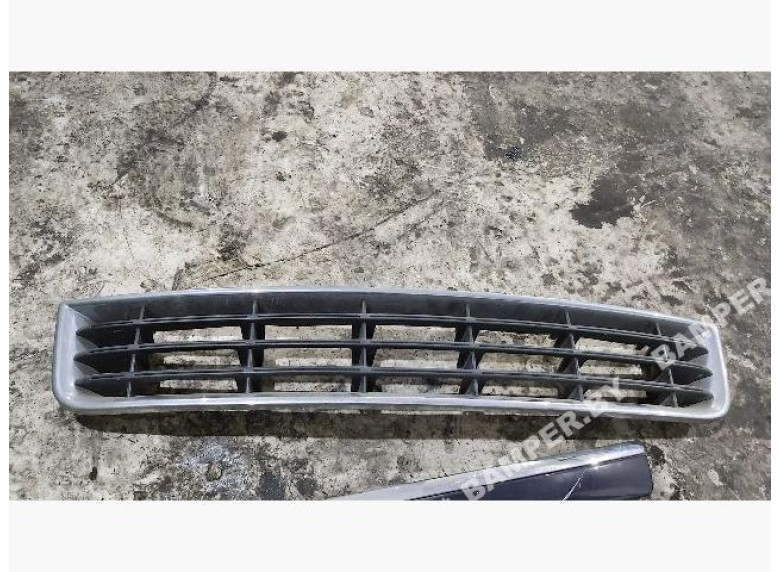 Заглушка (решетка) в бампер к Audi A8, 2004г.
