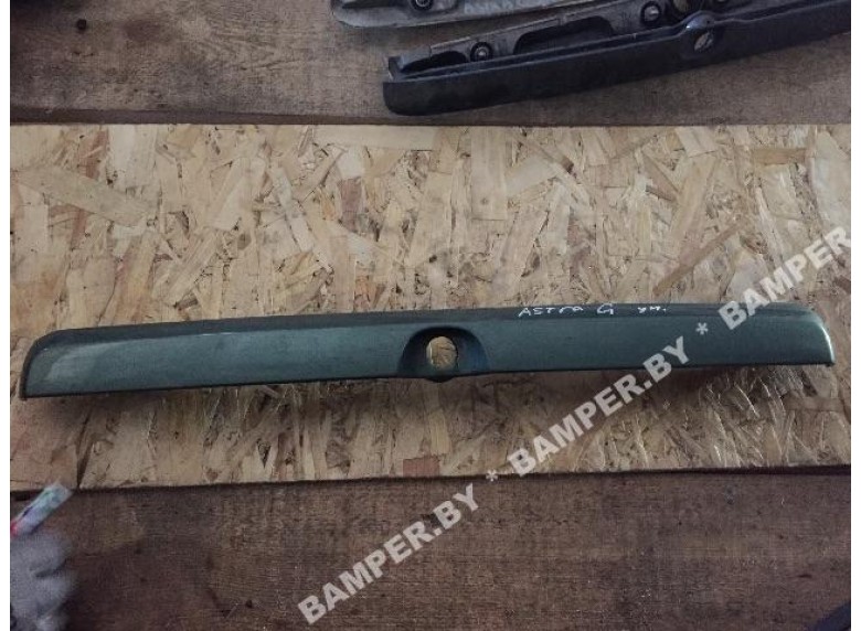 Накладка подсветки номера к Opel Astra