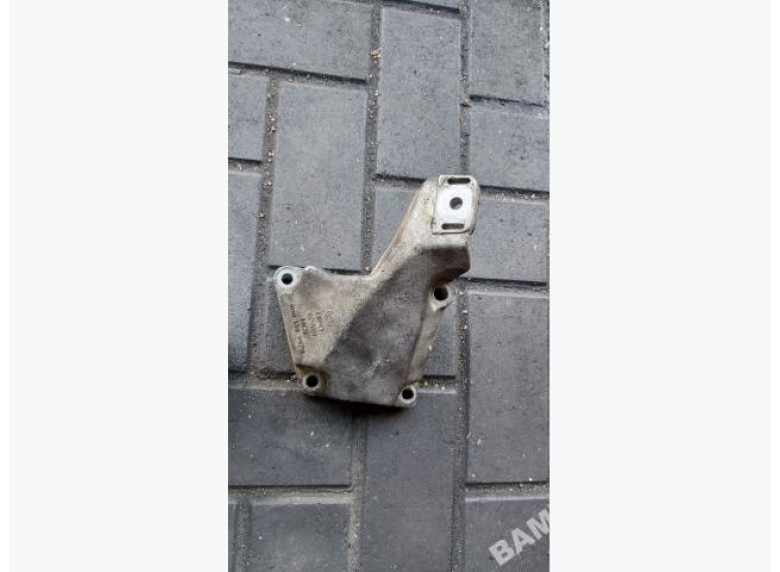 Кронштейн двигателя к Audi A4, 1998г.