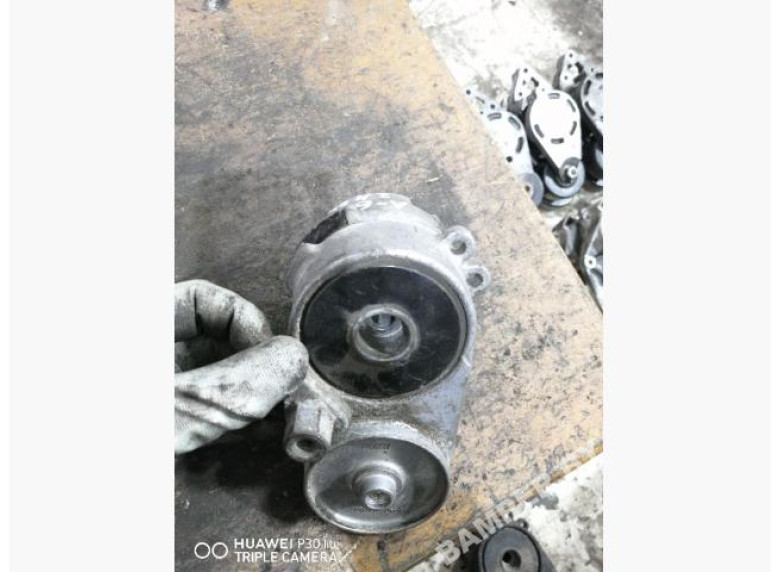 Натяжитель ремня генератора к Audi A6, 2001г.