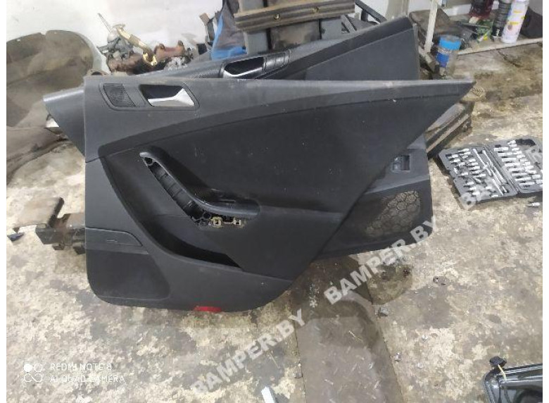 Обшивка двери задней правой (дверная карта) к Volkswagen Passat, 2007г.