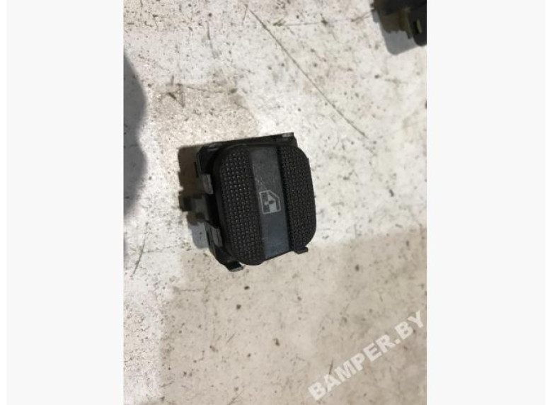 Кнопка стеклоподъемника к Volkswagen Passat, 1996г.