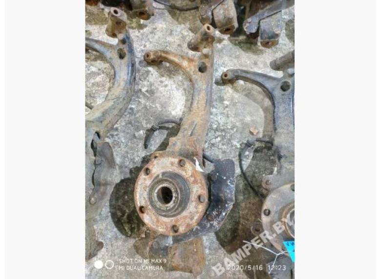 Ступица передняя правая к Volkswagen Passat, 1999г.