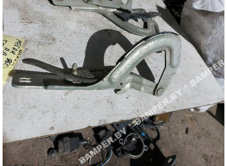 Петля капота правая к Renault Megane, 1996г.