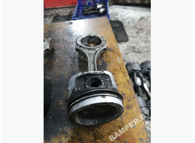 Поршень к Renault Espace, 1999г.