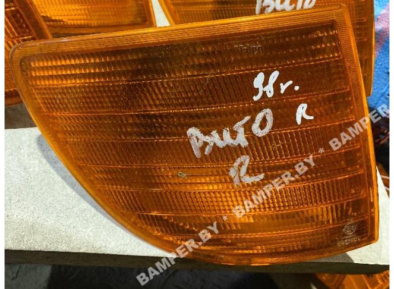 Поворотник правый к Mercedes Vito W638