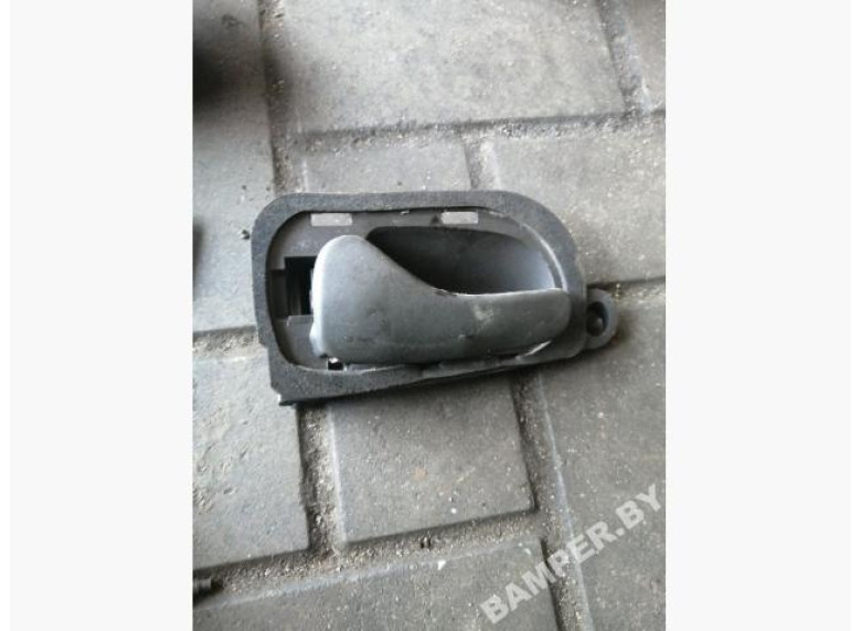 Ручка внутренняя задняя левая к Renault Safrane, 1999г.