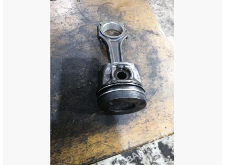 Поршень к Mercedes A W168, 2000г.