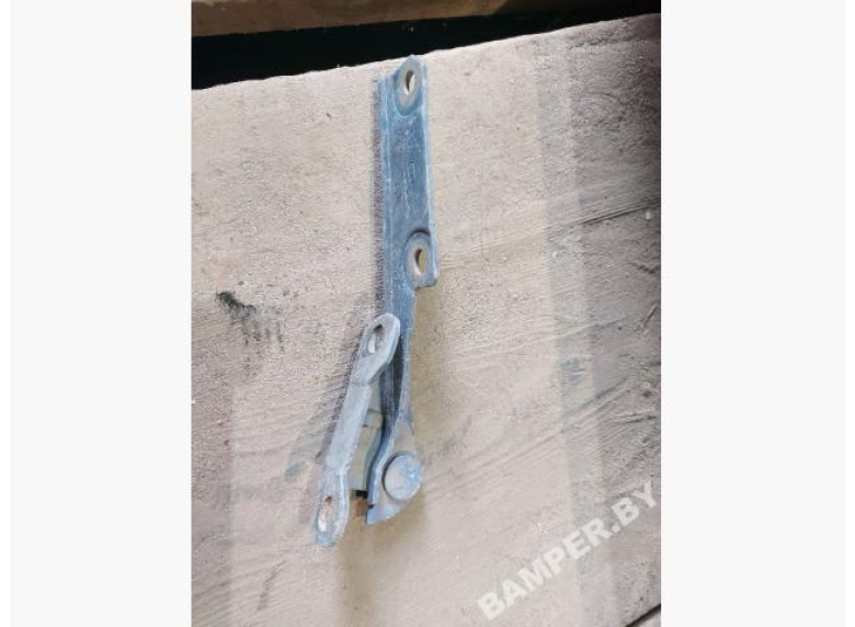 Петля капота правая к Mitsubishi Carisma, 1998г.