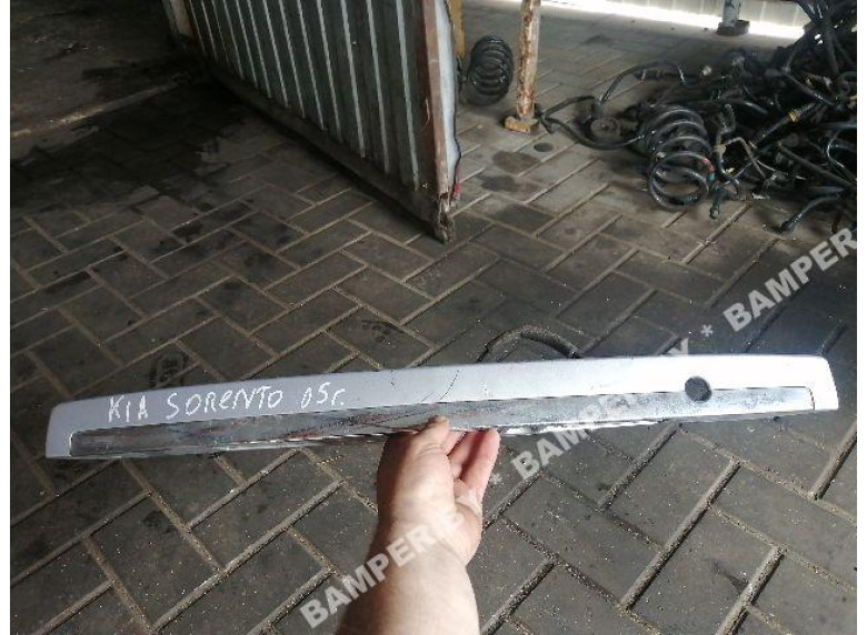Накладка подсветки номера к Kia Sorento, 2005г.