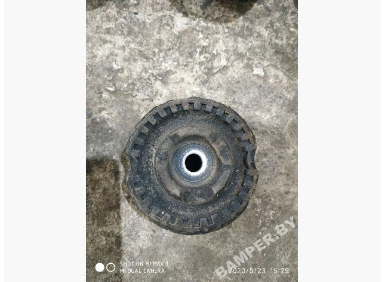 Опора амортизатора верхняя (чашка) к Volkswagen Passat, 2000г.