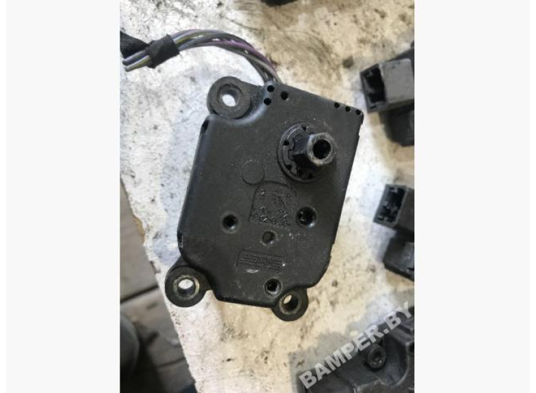 Моторчик заслонки печки к Mercedes A W168, 2000г.