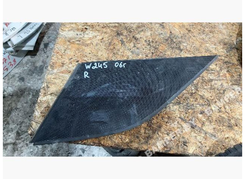 Накладка декоративная к Mercedes B W245, 2006г.