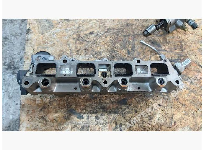 Топливная рампа к Volkswagen Golf, 2006г.