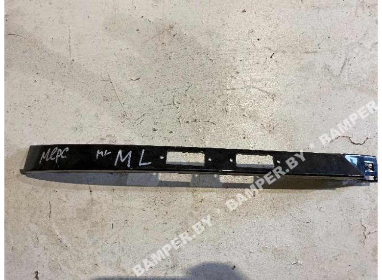 Ус под фару правый к Mercedes ML W163, 2000г.
