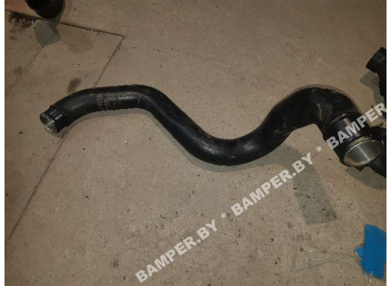 Патрубок интеркулера к Volvo V40, 2000г.