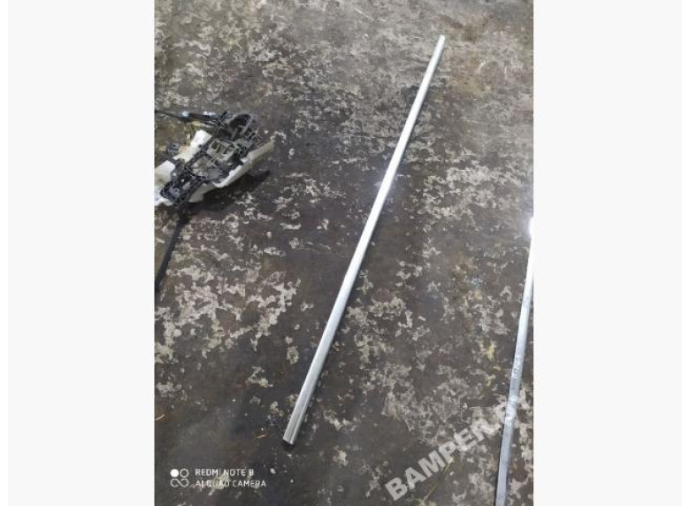 Молдинг стекла двери передней левой наружный к Volkswagen Passat, 2007г.