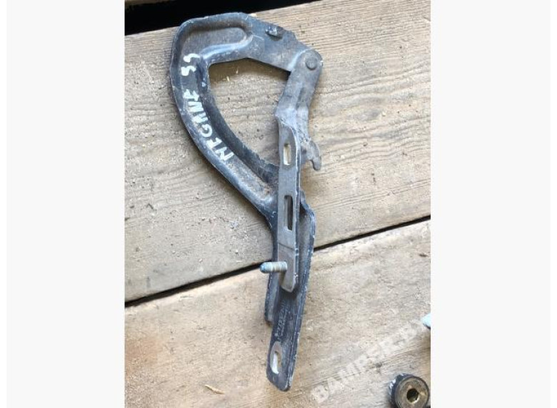 Петля капота левая к Renault Megane, 1999г.