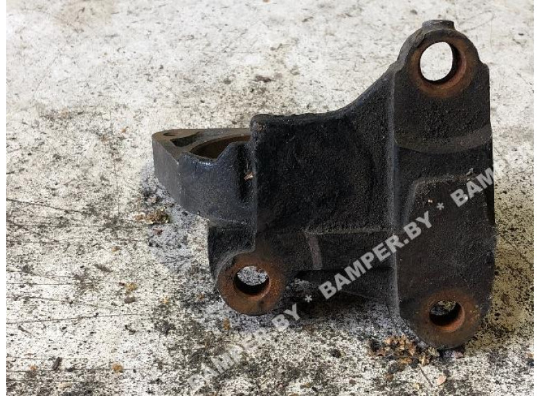 Кронштейн полуоси к Renault Scenic, 2000г.