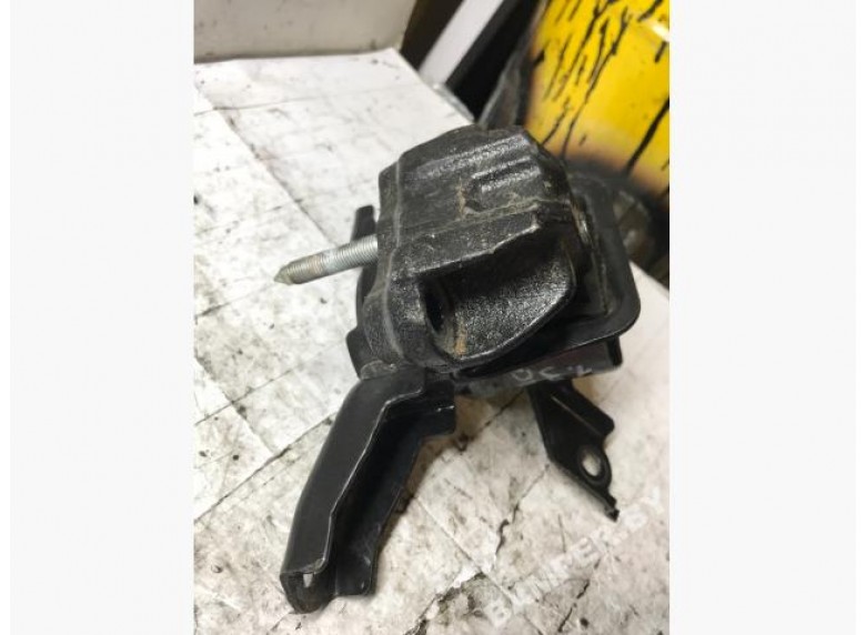 Подушка крепления двигателя к Toyota Yaris