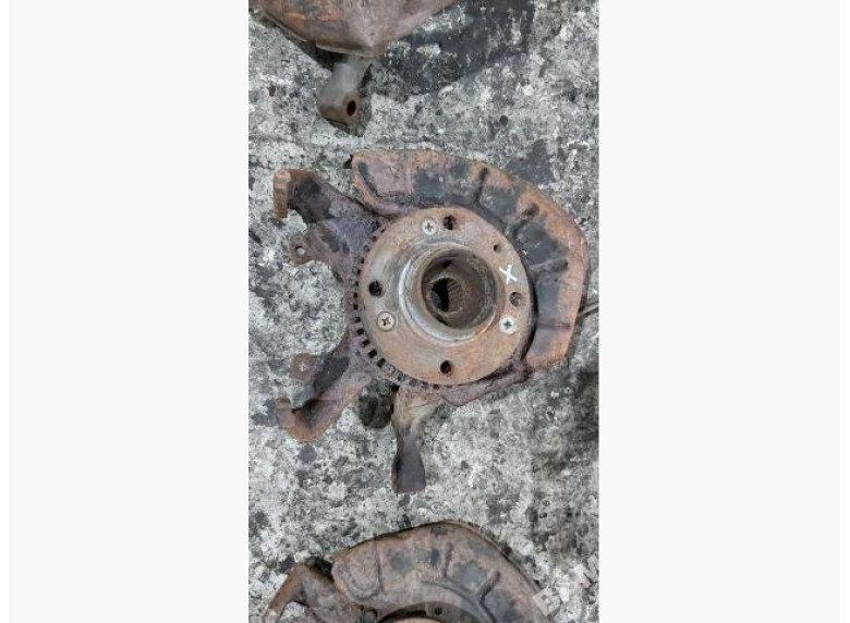 Ступица передняя правая к Volkswagen Golf, 1994г.