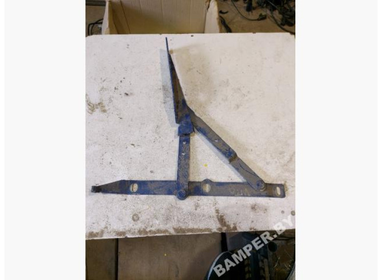 Петля капота левая к Mercedes Vito W638, 2000г.