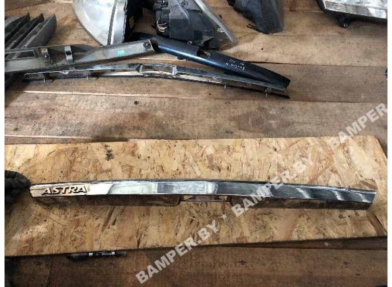 Молдинг (накладка кузовная) к Opel Astra