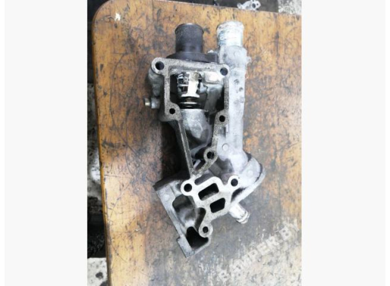 Корпус термостата к Citroen C5, 2003г.