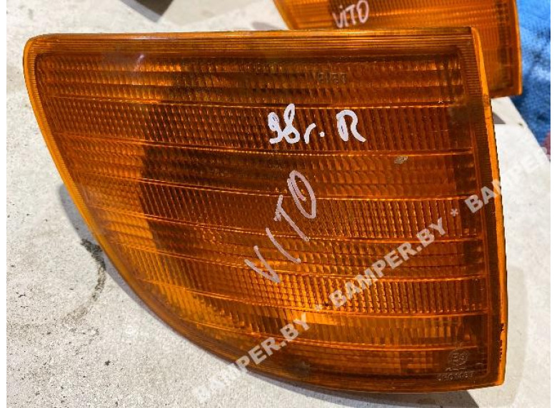 Поворотник правый к Mercedes Vito W638, 1998г.