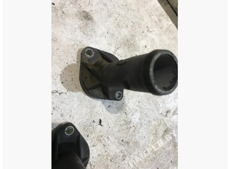 Фланец (тройник) системы охлаждения к Skoda Octavia, 2000г.