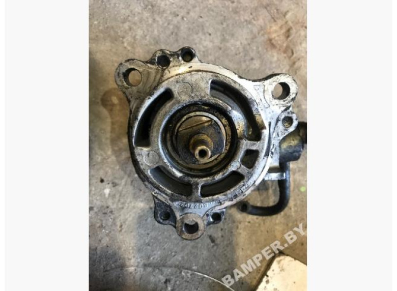 Насос вакуумный к Mazda 626, 2002г.
