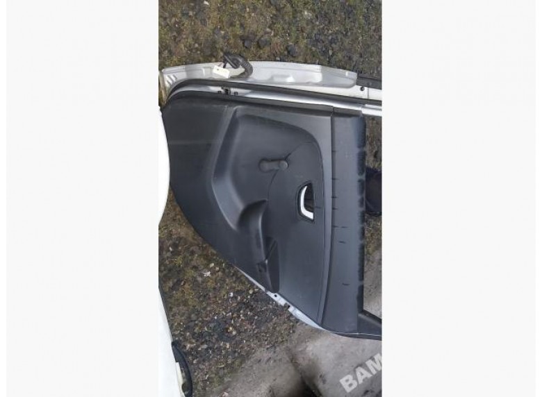 Обшивка двери задней правой (дверная карта) к Hyundai i30