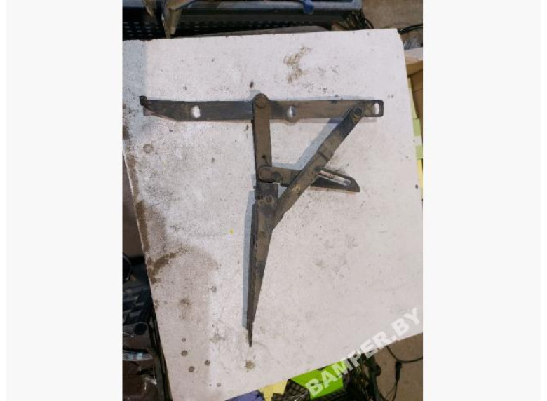 Петля капота правая к Mercedes Vito W638, 2000г.