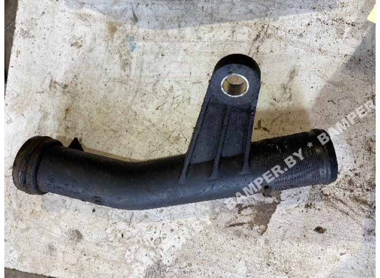 Трубка охлаждающей жидкости пластиковая к Renault Megane, 2001г.