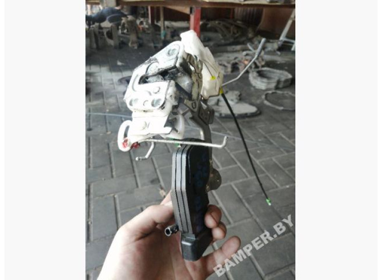 Замок двери передней левой к Toyota Aygo, 2008г.