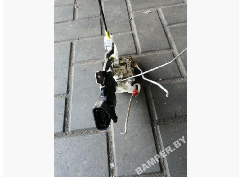 Замок двери передней левой к Toyota Aygo, 2008г.