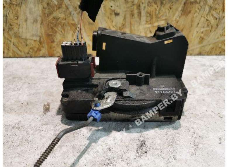 Замок двери передней правой к Renault Trafic, 2005г.