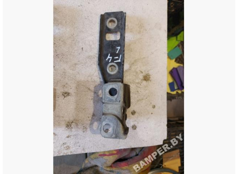 Петля капота левая к Volkswagen Golf, 2000г.