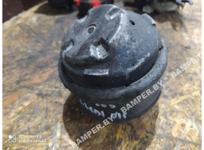 Подушка крепления двигателя к Mercedes C W203, 2001г.