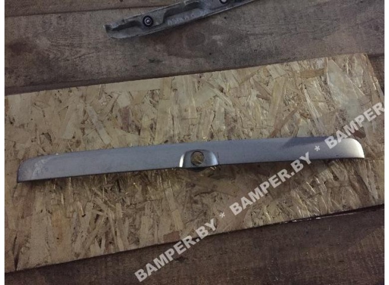 Накладка подсветки номера к Opel Astra