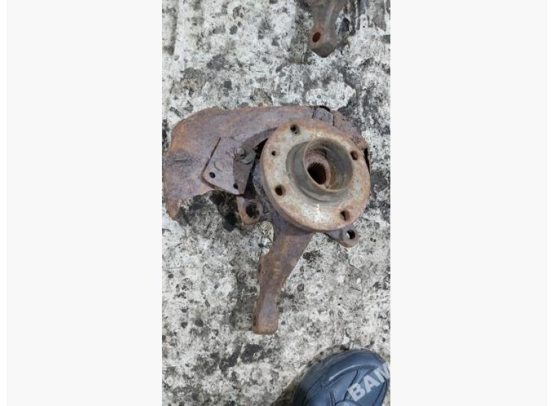 Ступица передняя левая к Volkswagen Golf, 1995г.