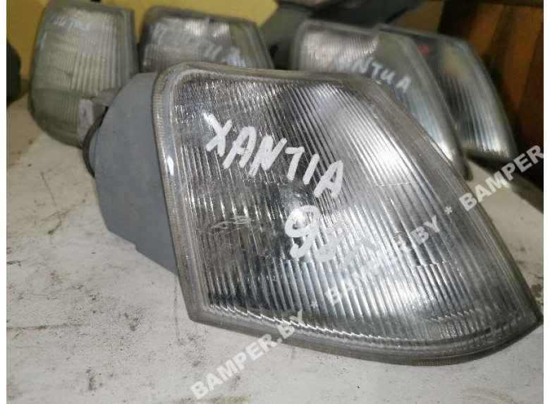 Поворотник правый к Citroen Xantia, 1996г.