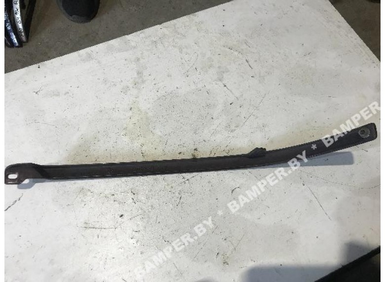 Ус под фару левый к Audi 80