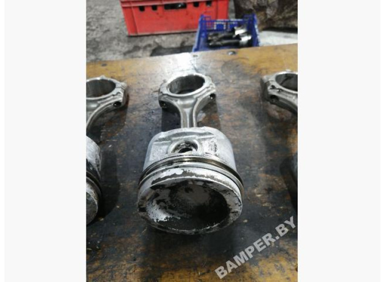 Поршень к Renault Espace, 1999г.